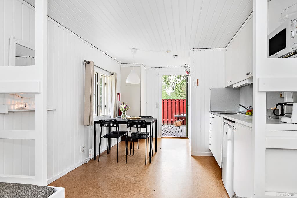 kök och bekvämligheter i stugan nära kolmården