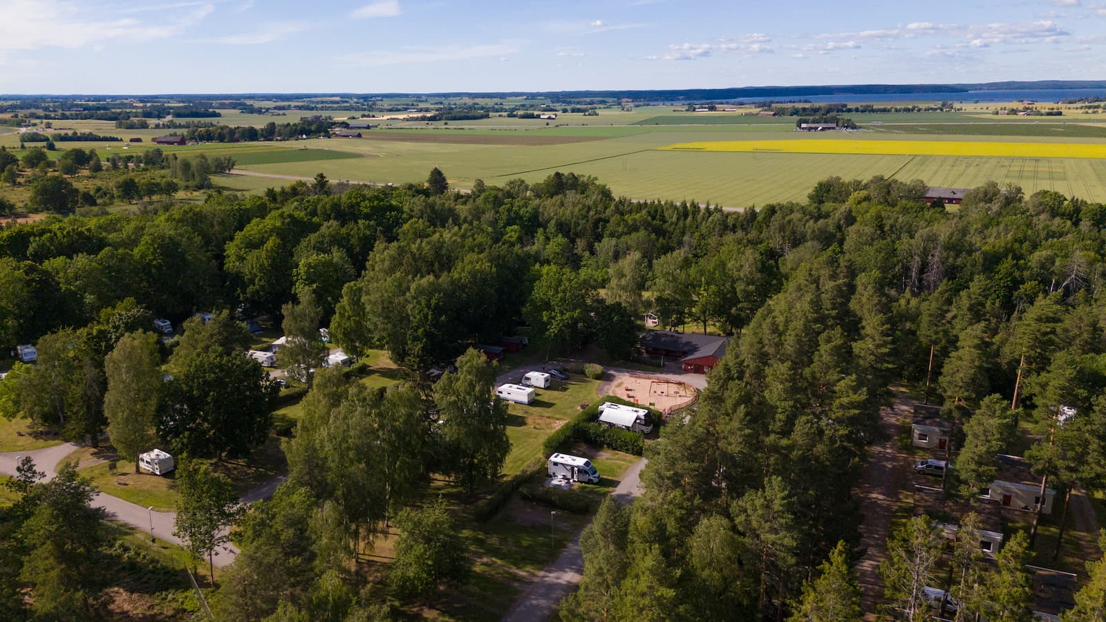 Drönarbild över campingen på First Camp Glyttinge - Linköping