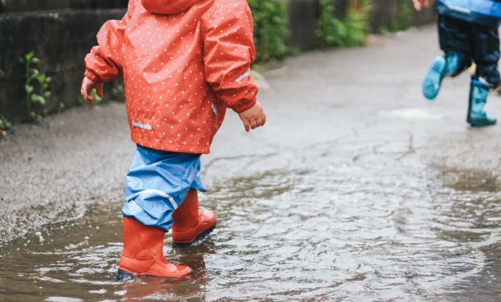 Regn barn camping