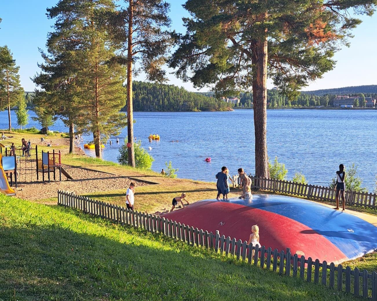 Ansia – Lycksele är en pärla i Norrland. Campingen är hundvänlig med många promenadstråk runtomkring.