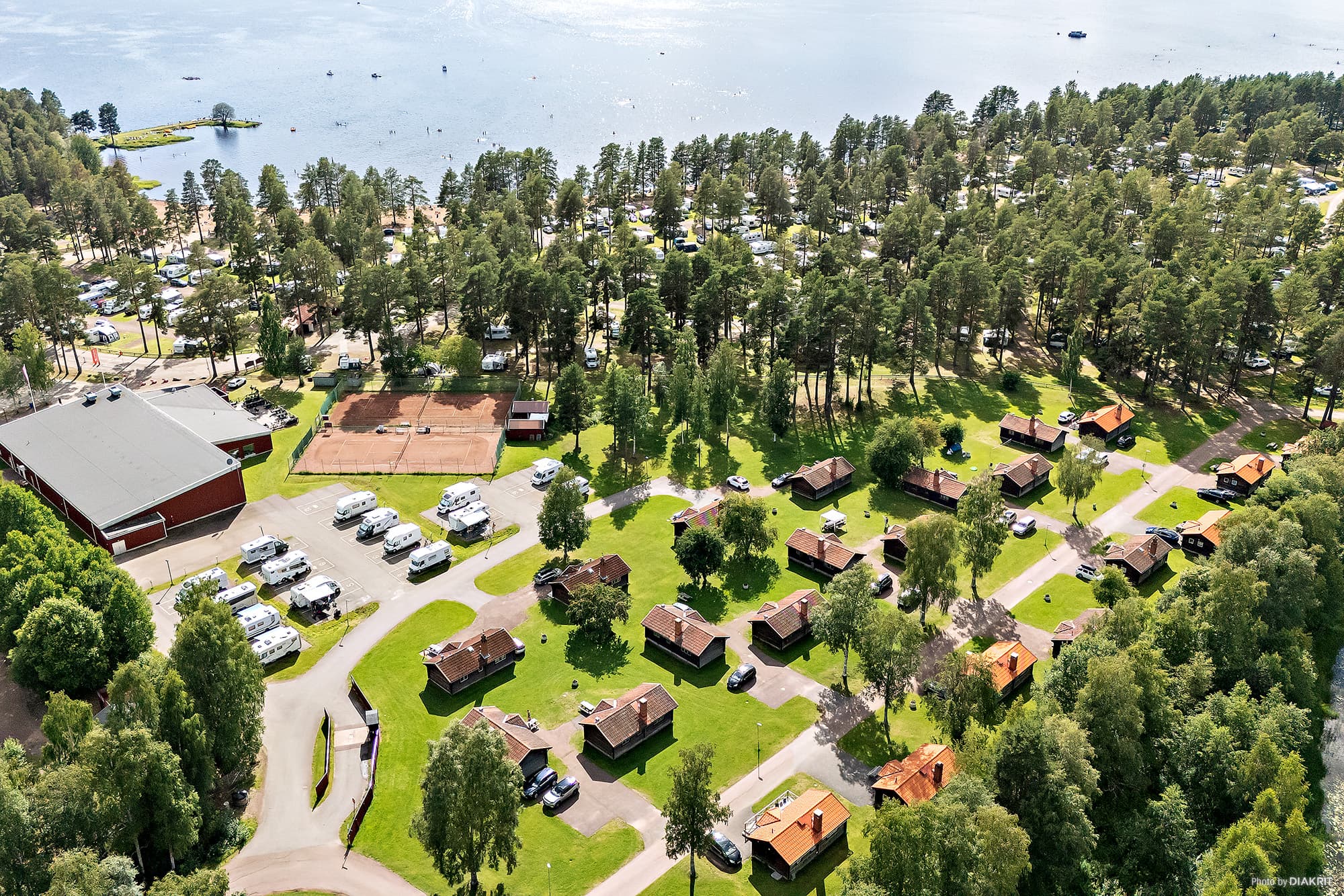 First Camp Orsa - Dalarna campingområde med platser för husvagn, husbil och tält.