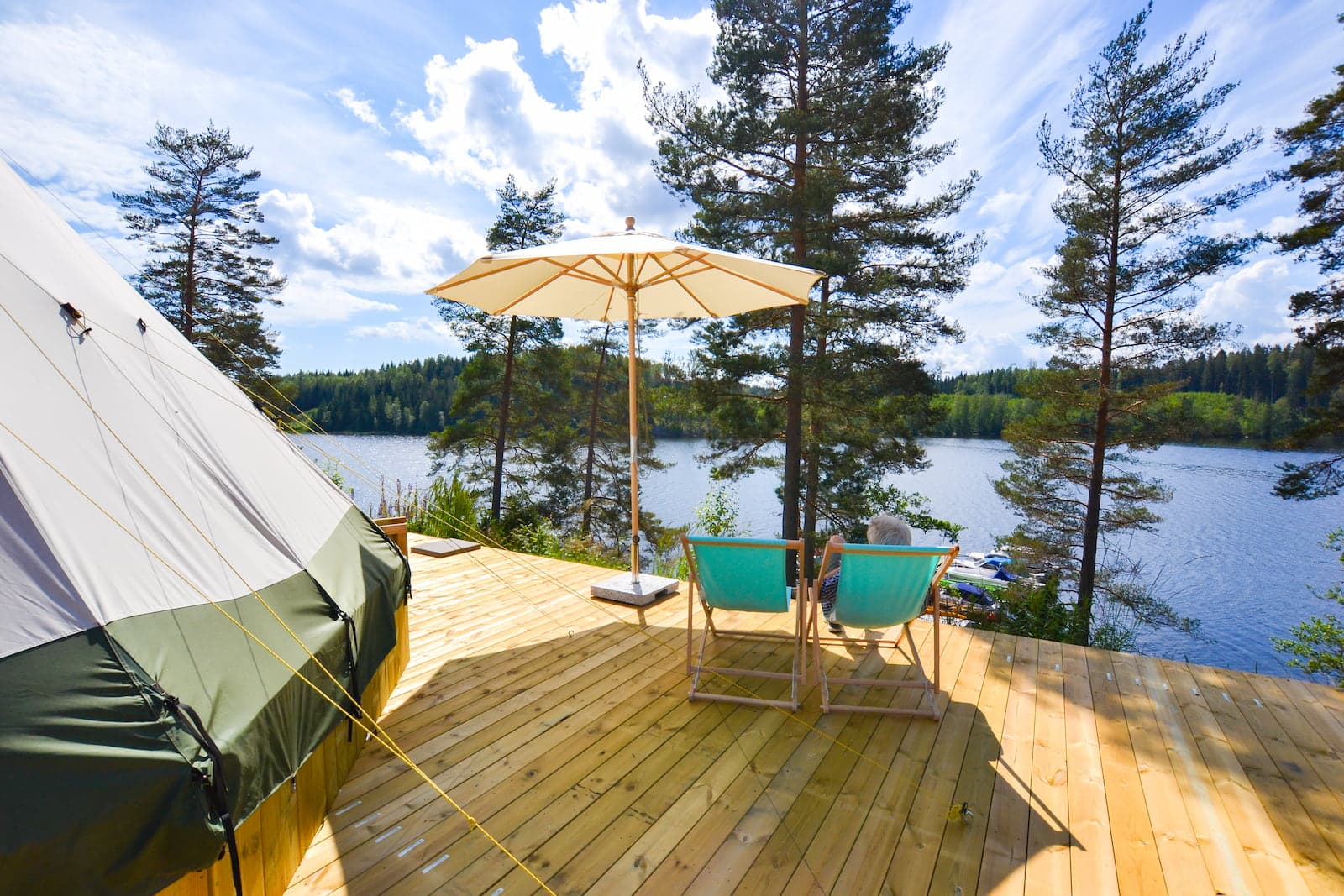 Glampingtält i naturskön miljö, på Sommarvik i Värmland.