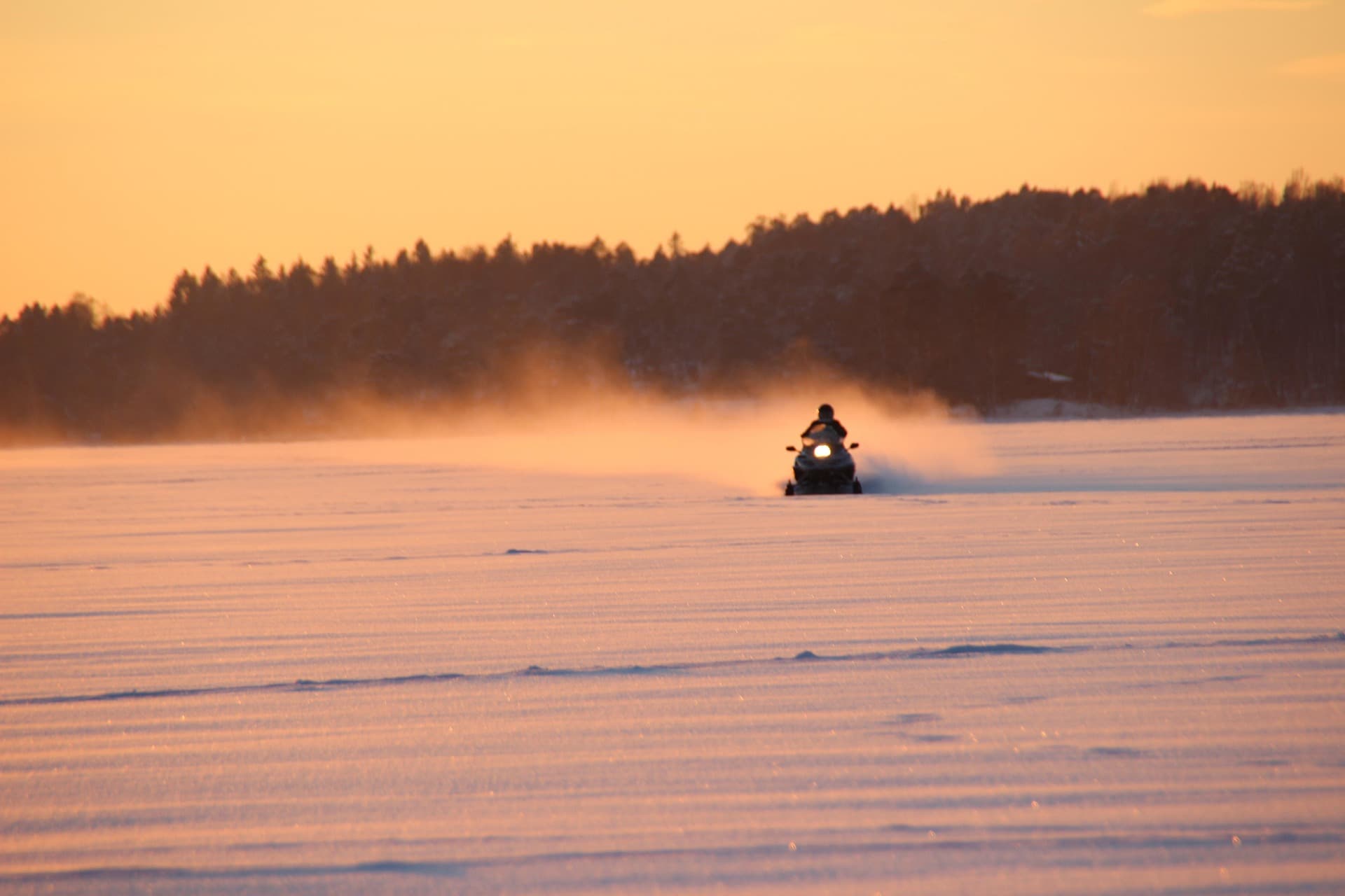 Hyr snöskoter i Luleå