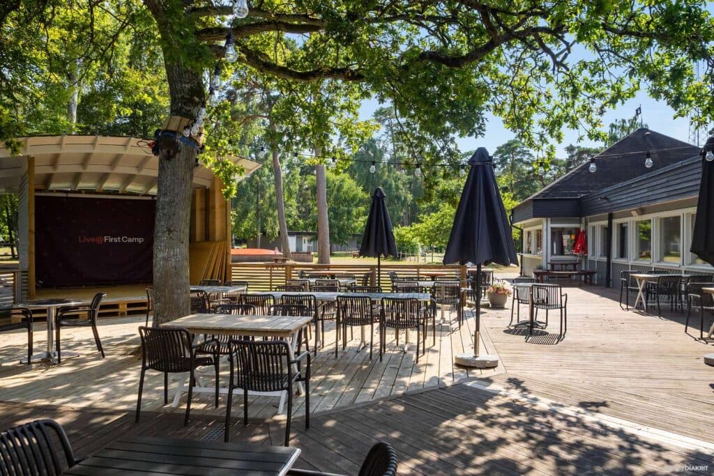 Restaurang med uteservering på First Camp Torekov - Båstad