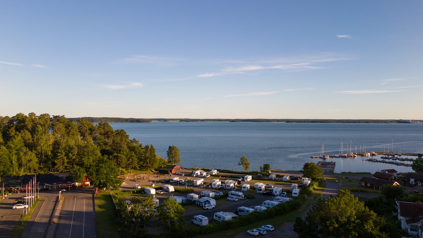 First Camp Kolmården – Norrköping – camping nära djurpark och Bråviken med stugor och naturnära upplevelser.