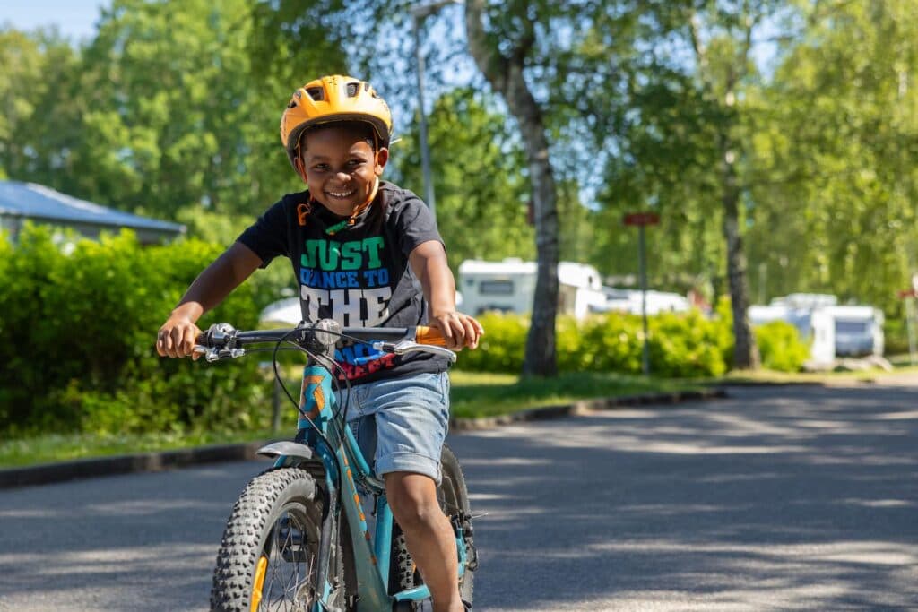 First Camp Kolmården – Norrköping – camping nära djurpark och Bråviken med stugor och naturnära upplevelser.