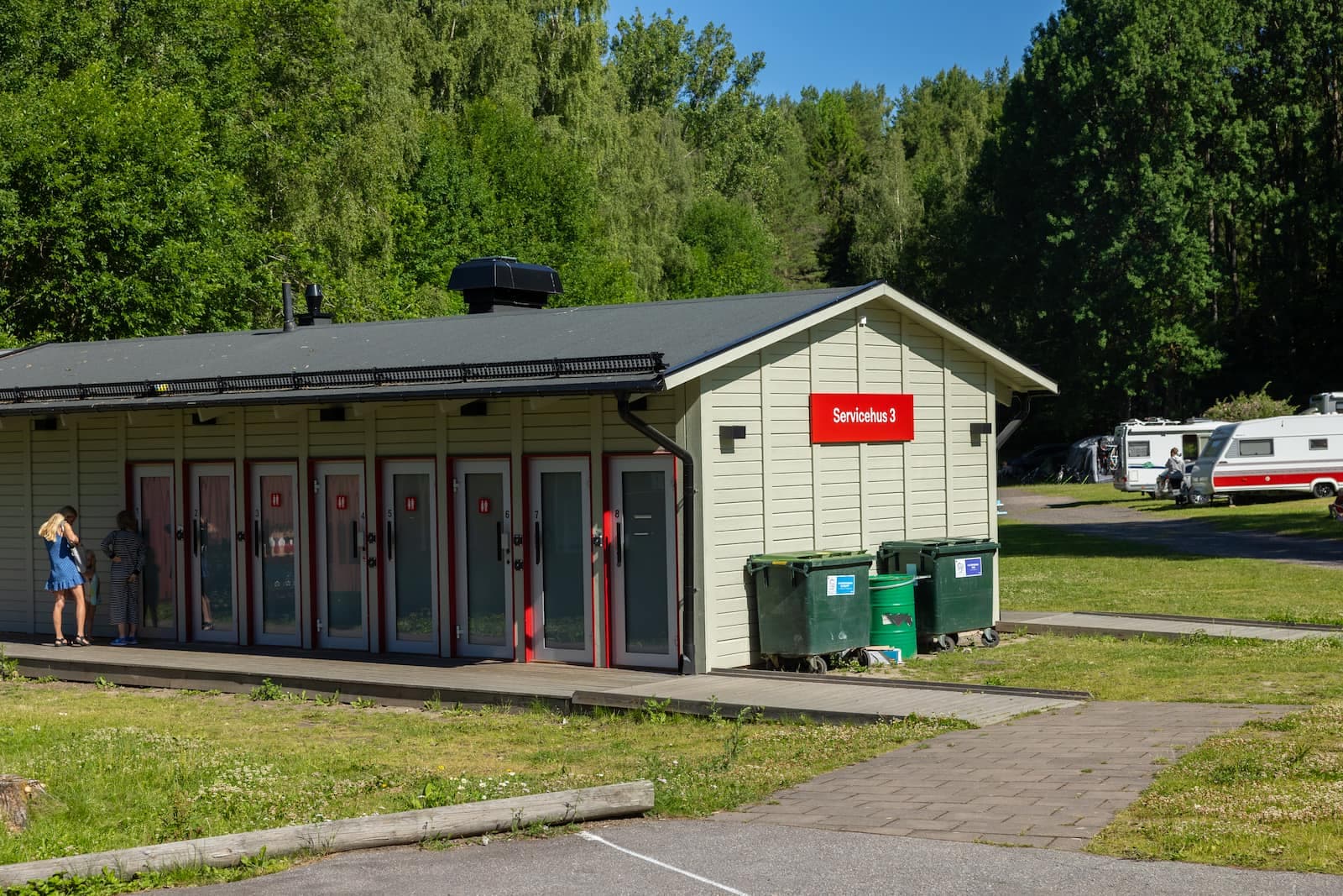First Camp Kolmården – Norrköping – camping nära djurpark och Bråviken med stugor och naturnära upplevelser.