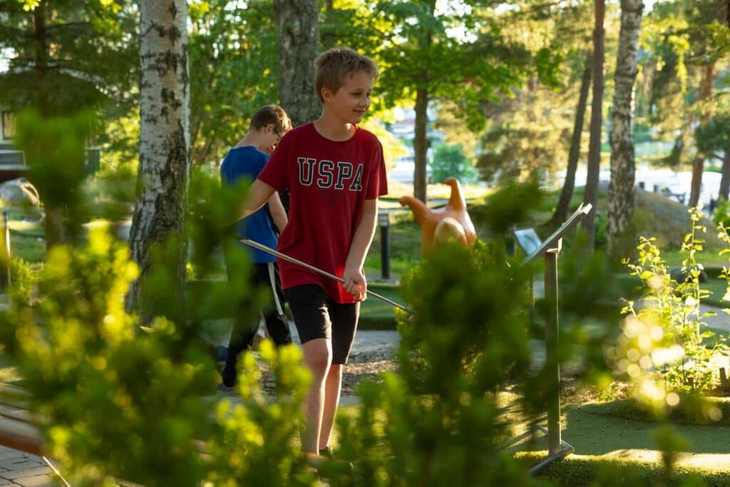 First Camp Kolmården – Norrköping – camping nära djurpark och Bråviken med stugor och naturnära upplevelser.