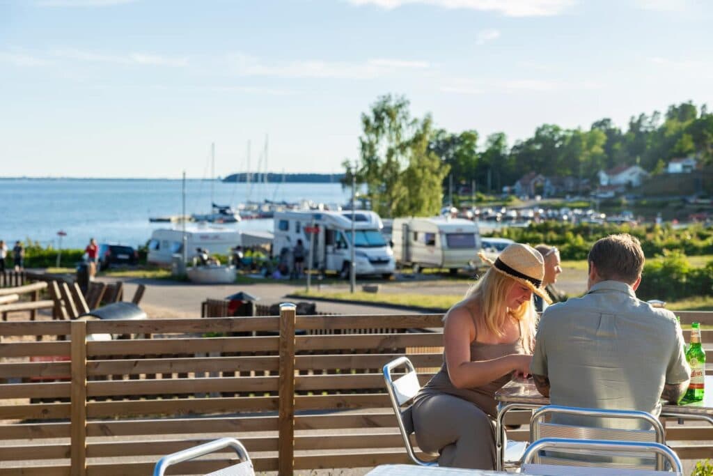 First Camp Kolmården – Norrköping – camping nära djurpark och Bråviken med stugor och naturnära upplevelser.