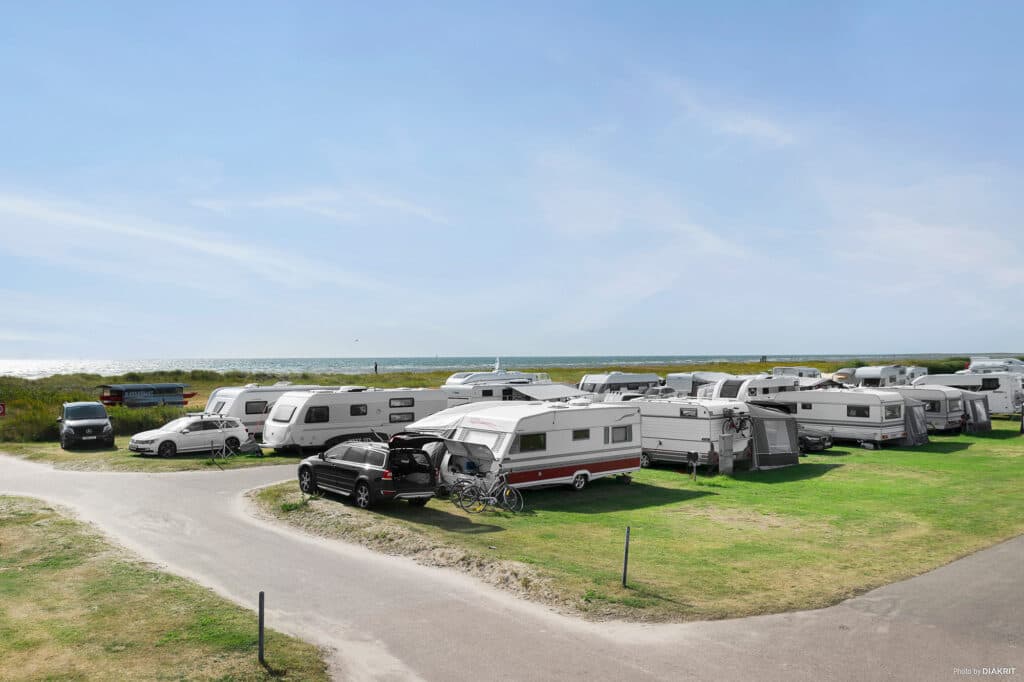 Campingtomter för husvagn och husbil på First Camp Björkäng i Varberg