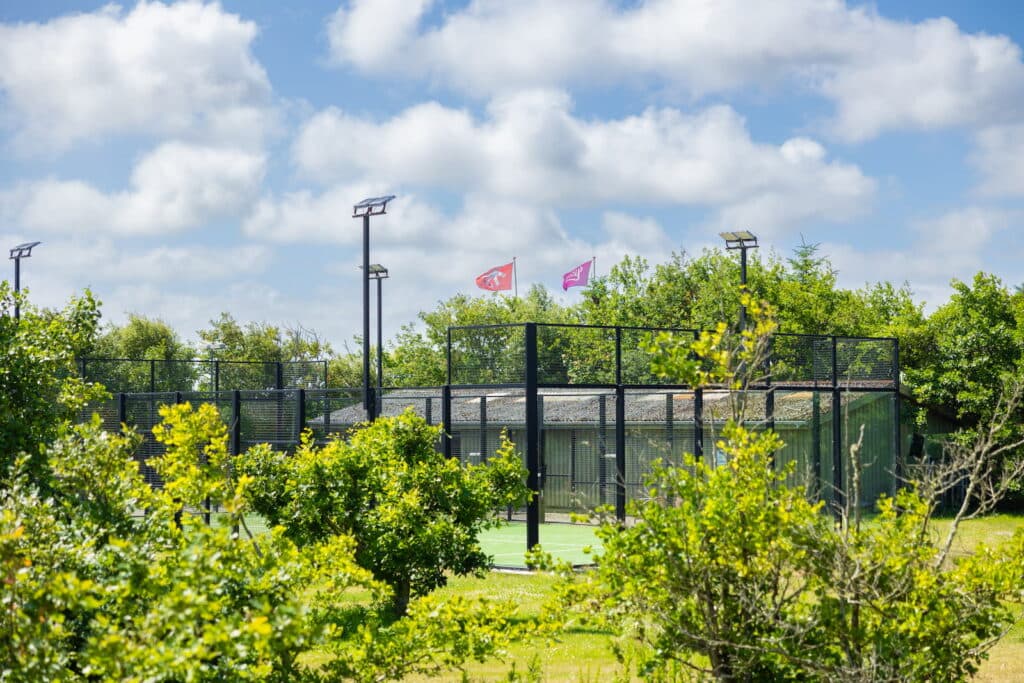 First Camp Klim Strand – Nordvestkystens campingplads nær havet med badeland, sjove aktiviteter og stugor.