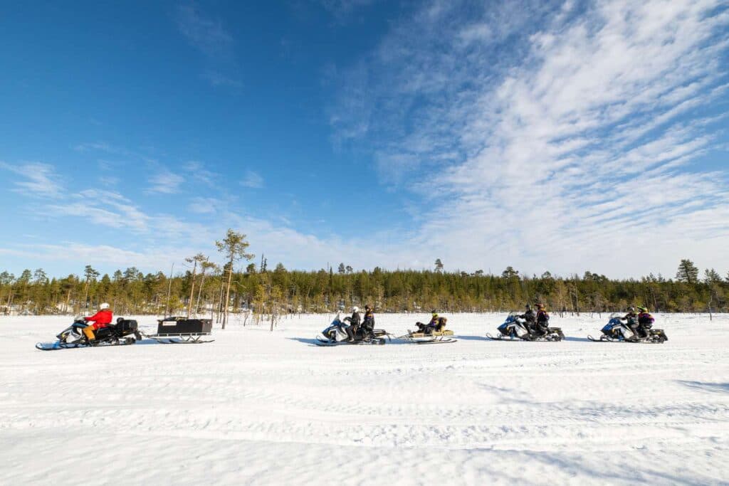Vinteraktiviteter och snöskoter på campingen First Camp Ansia - Lycksele