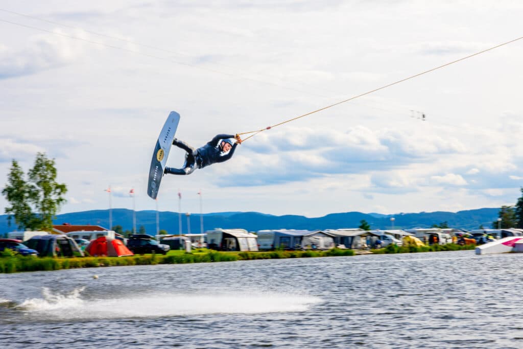 NM Mester i svevet på wakeboard Norsjø Kabelpark