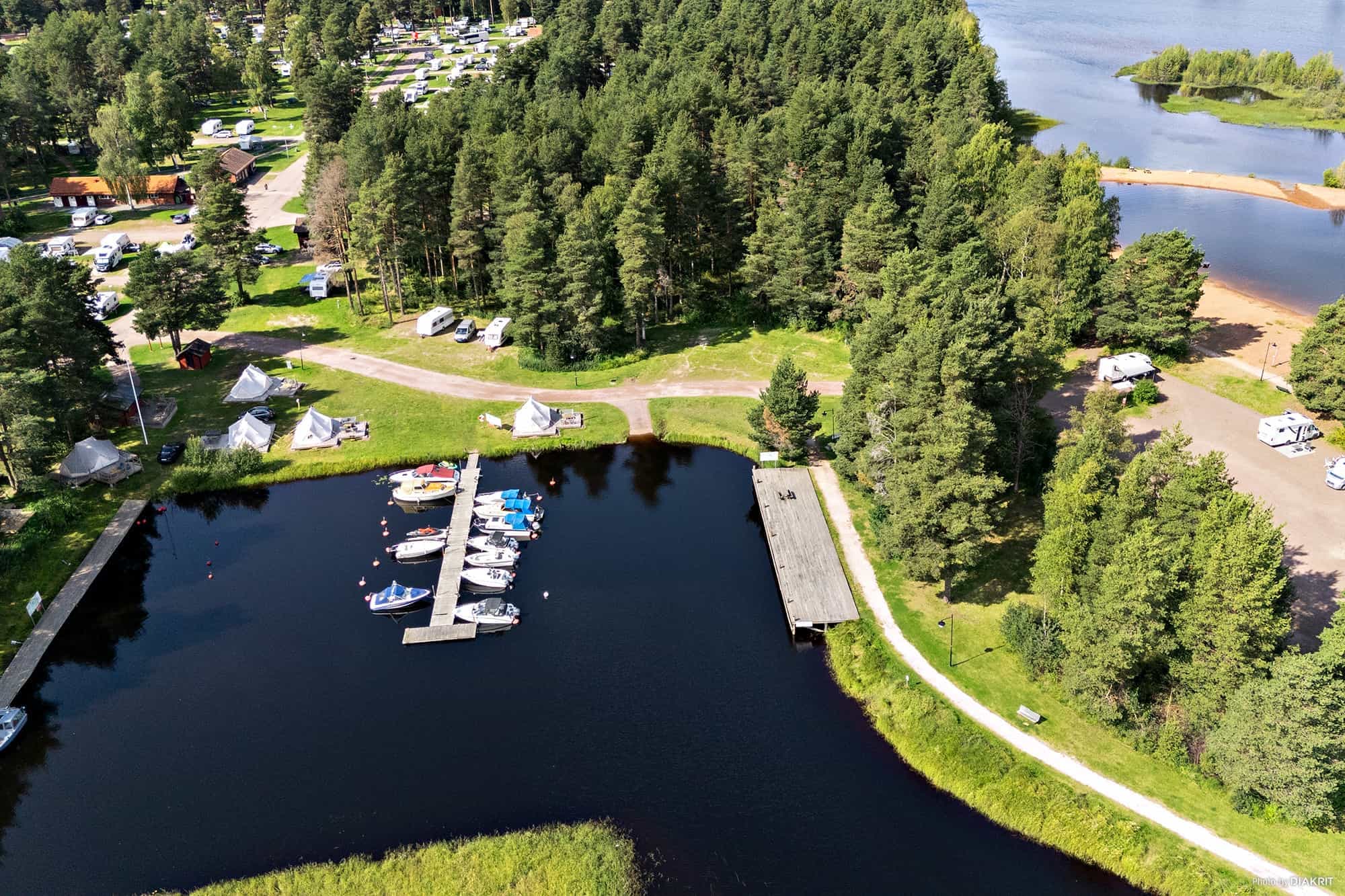 Båtplats och kajaker i Mora