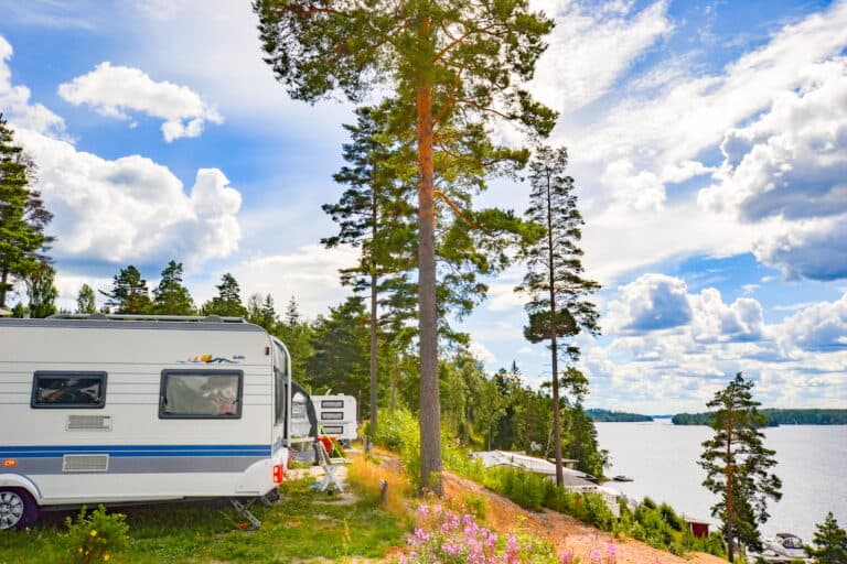 Camping i värmland med utsikt över sjön på Sommarvik - Årjäng