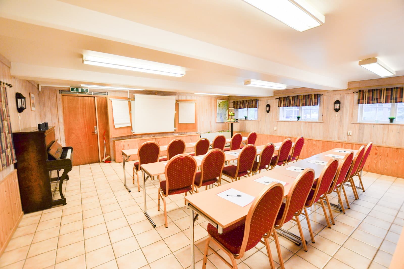 Gruppsamling på campingens konferens i Sommarvik – Årjäng