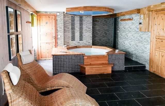 Relaxavdelning på campingen Sommarvik med bubbelpool och värme.