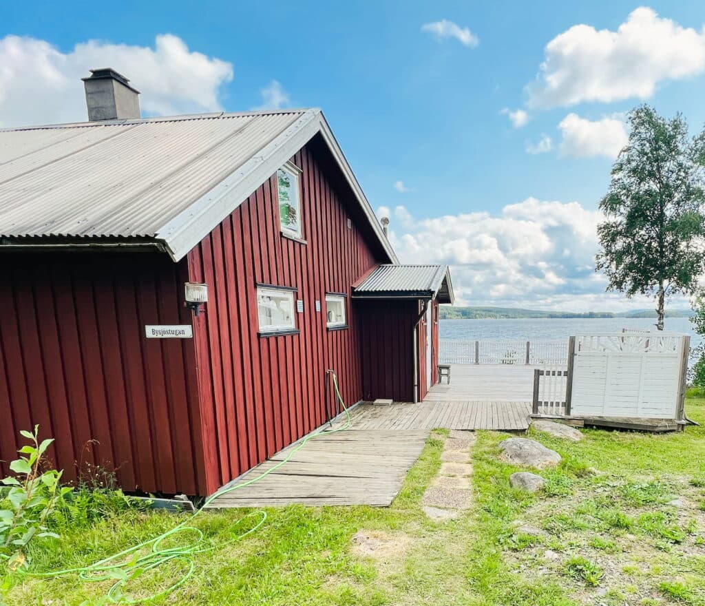 Exteriör för Bysjöstuga på Haganäset.