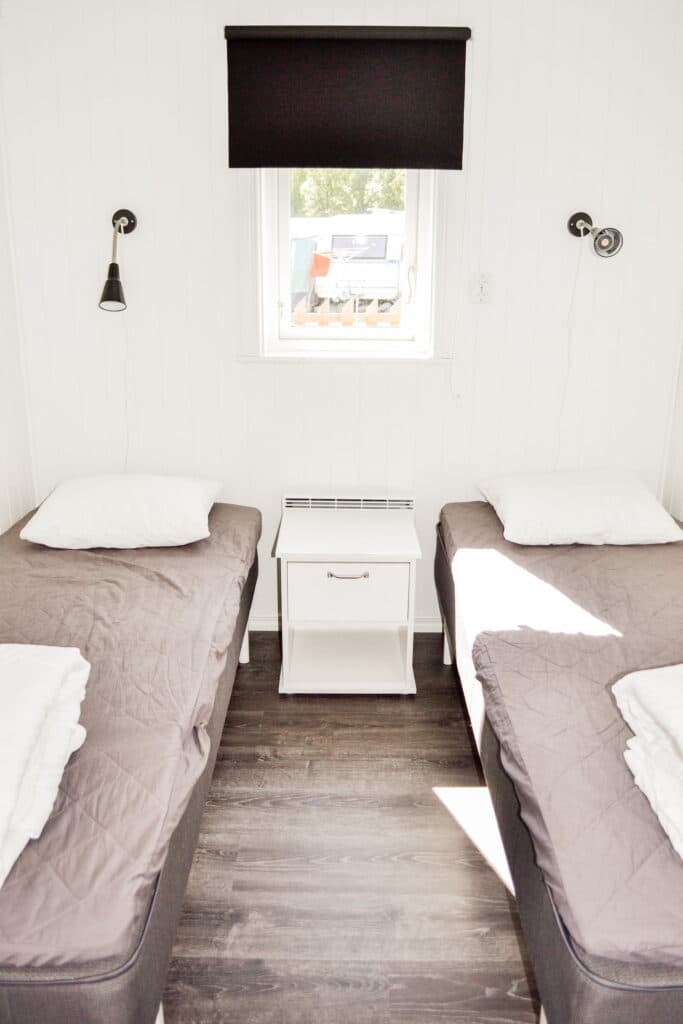 Sovrum i stuga Skanslänga på Haganäset.