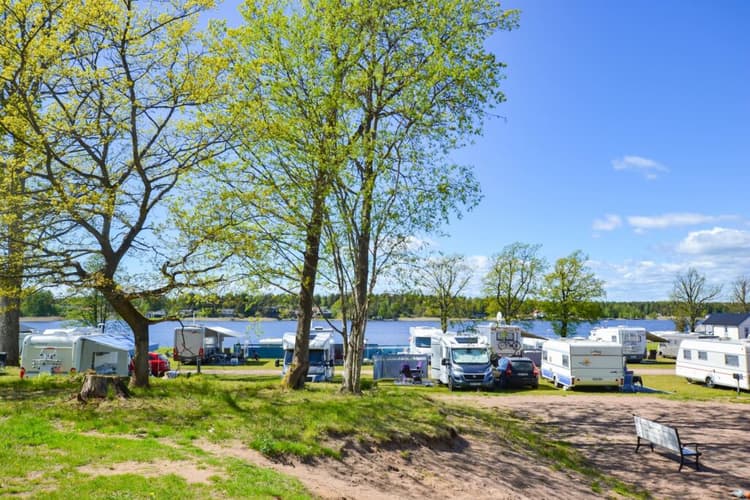 Camping för husvagn, husbil och tält på First Camp Herrgårdsliv - Kristinehamn i Värmland