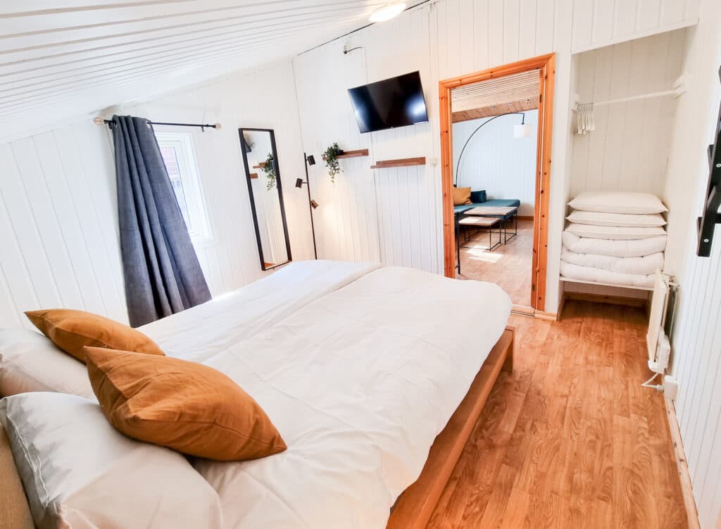 Sovrum för Kattugglan, en stuga på Sommarvik.