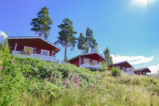 Exteriör för stugan Skogsfåglarna, på Sommarvik i Värmland.