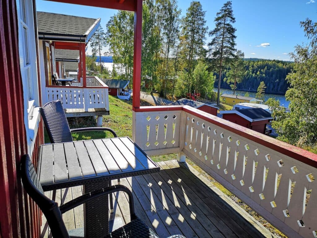 Exteriör för stugan Skogsfåglarna, på Sommarvik i Värmland.